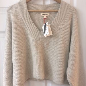 💥💥💥NEW WITH TAGS💥💥💥 OPEN EDIT CROP SWEATER💥💥💥
